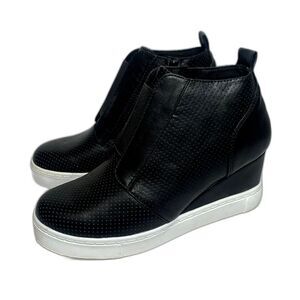 Faux Perforated Leather Black White Round Toe Wedge Heel Zip Sneakers Womens 7